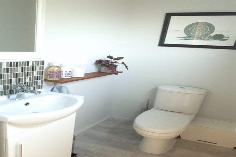 Photo of property in 2/328 Lake Road, Hauraki, Auckland, 0622