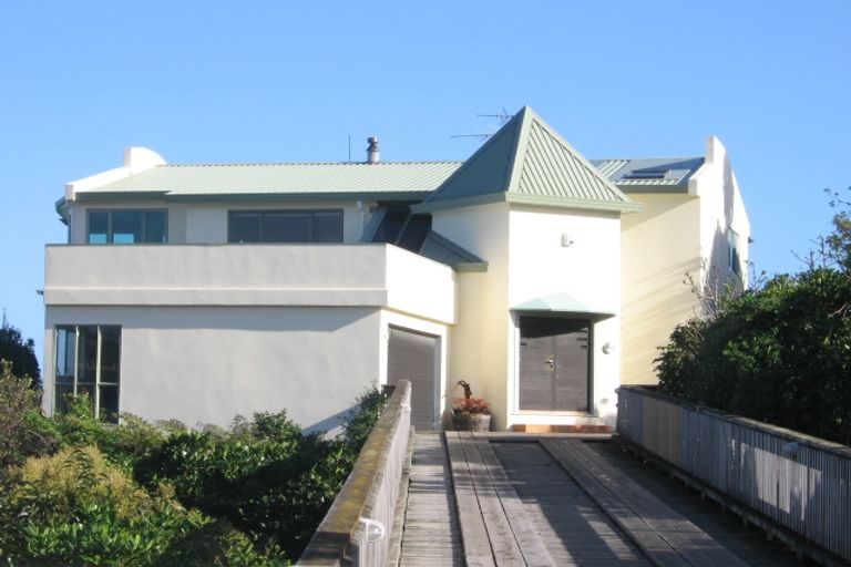 Photo of property in 11 Gordon Road, Plimmerton, Porirua, 5026
