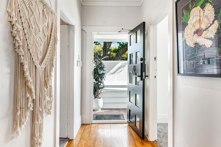 Photo of property in 61 Miro Street, New Lynn, Auckland, 0600