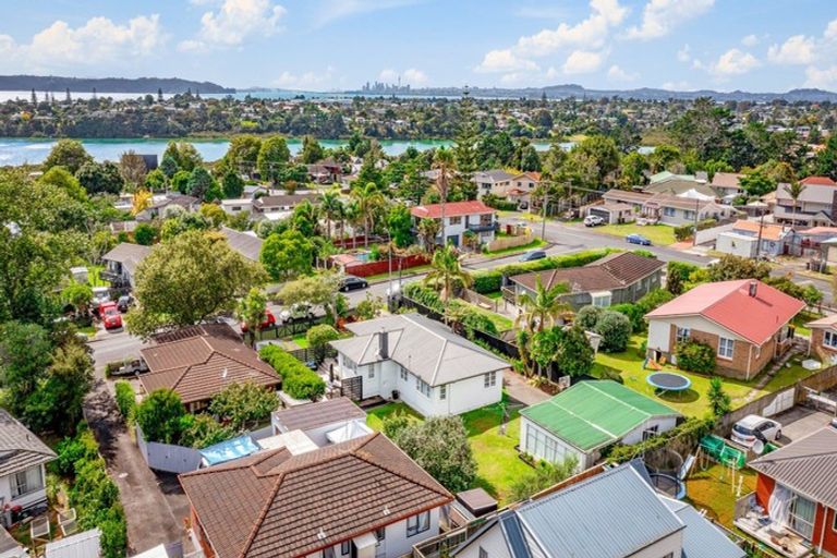 Photo of property in 1 Allington Road, Massey, Auckland, 0614
