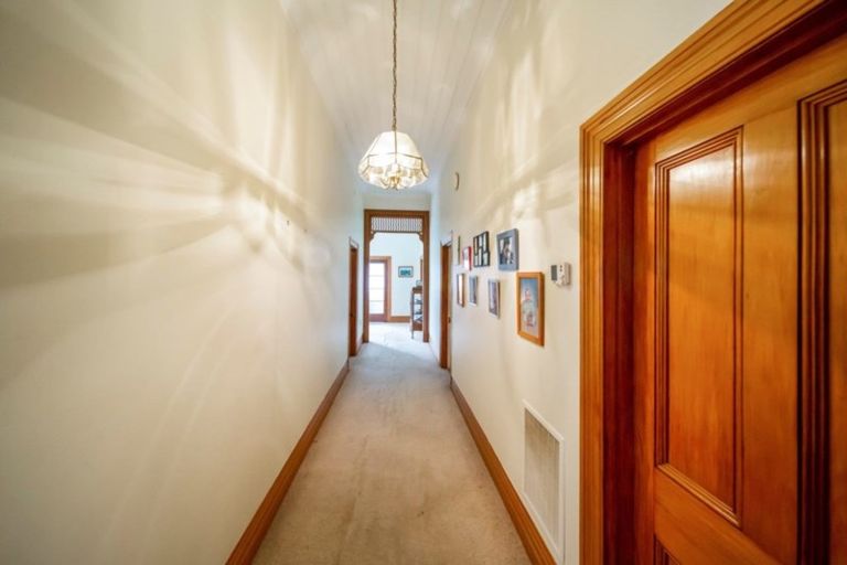 Photo of property in 18 Mills Street, Eltham, 4322