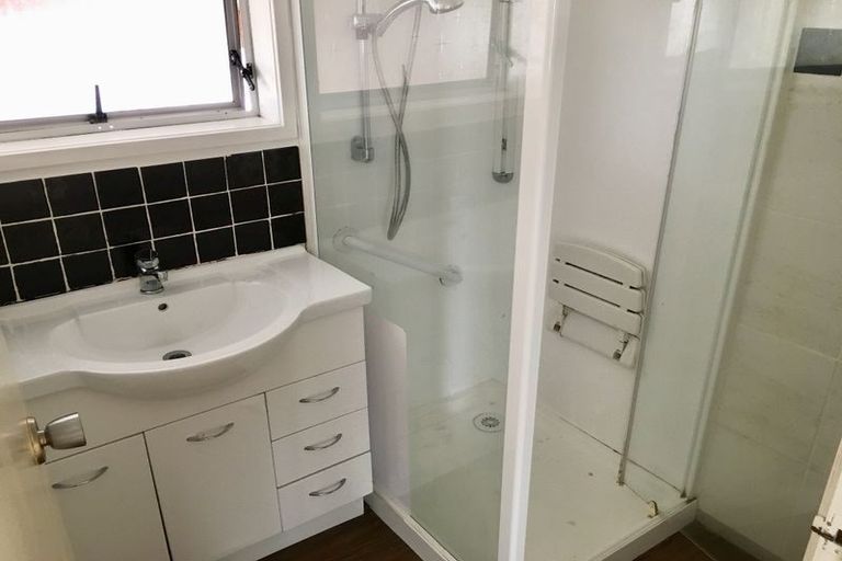 Photo of property in 1/29 Lane Road, Weymouth, Auckland, 2103