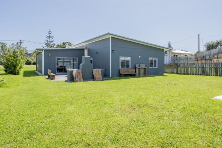 Photo of property in 38 Rua Avenue, Waitarere Beach, Levin, 5510