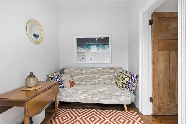 Photo of property in 17 Myrtle Crescent, Mount Cook, Wellington, 6021