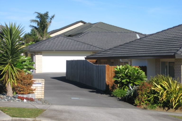 Photo of property in 27 John Brooke Crescent, East Tamaki Heights, Auckland, 2016