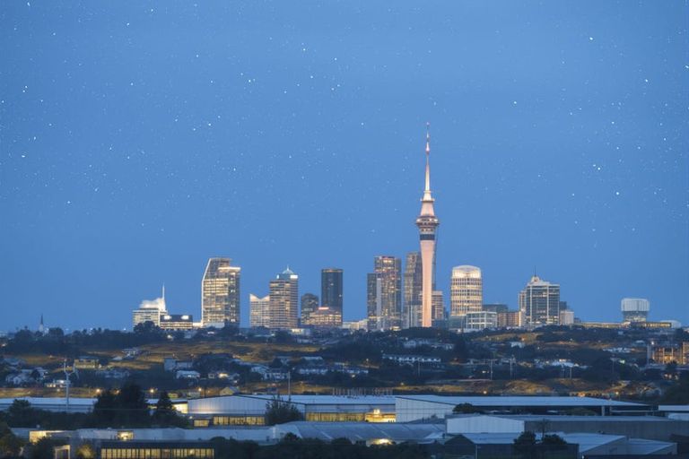 Photo of property in 30 Farquhar Road, Glendene, Auckland, 0602