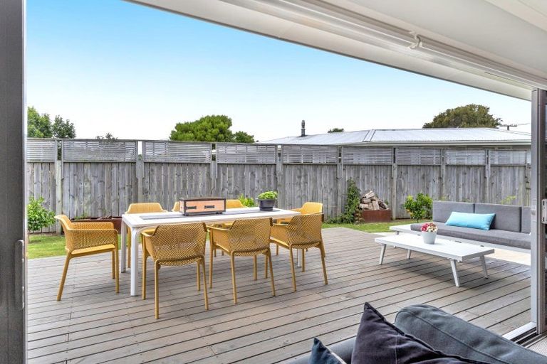 Photo of property in 6 Strasbourge Street, Martinborough, 5711