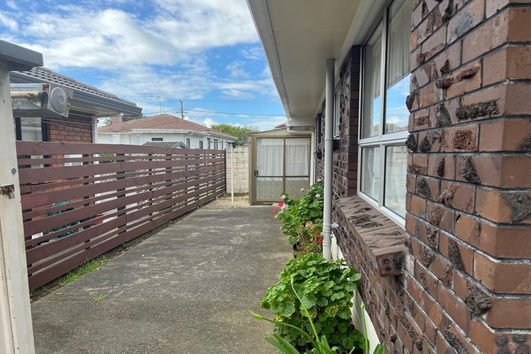 Photo of property in 1/15 Hamilton Road, Papatoetoe, Auckland, 2025