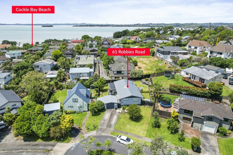 Photo of property in 61 Robbies Road, Shelly Park, Auckland, 2014
