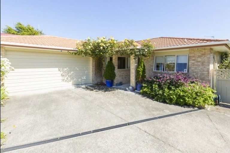Photo of property in 2 Emerald Hill Drive, Birchville, Upper Hutt, 5018