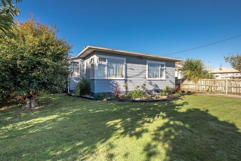 Photo of property in 19 Russell Street, Westport, 7825