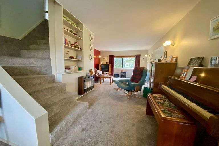 Photo of property in 8 Escort Grove, Awapuni, Palmerston North, 4412