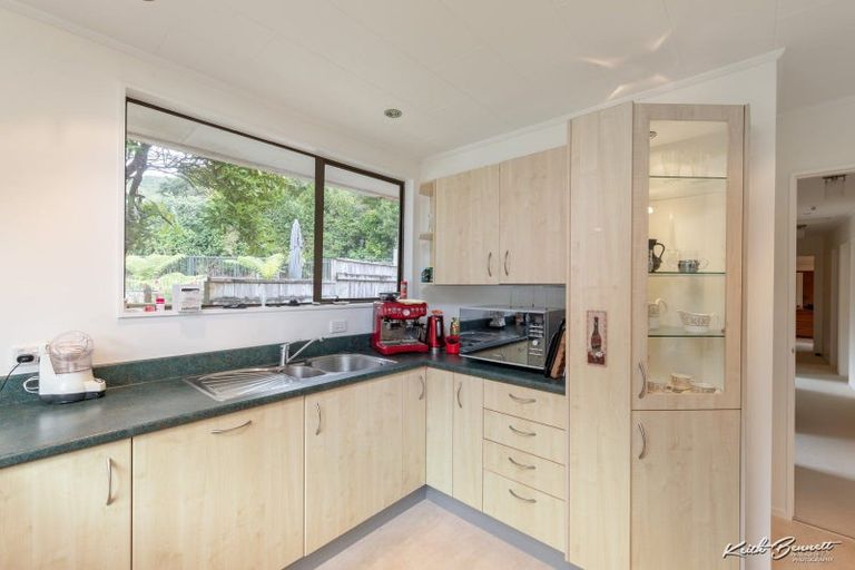 Photo of property in 2a Tiniroa Grove, Silverstream, Upper Hutt, 5019