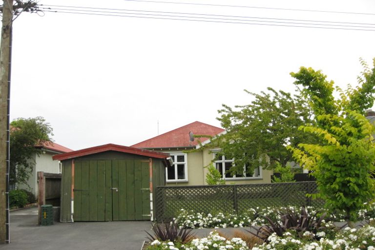 Photo of property in 227 Geraldine Street, Edgeware, Christchurch, 8013