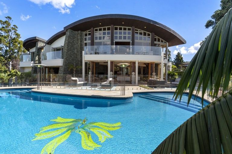 Photo of property in 104 Kauri Road, Laingholm, Auckland, 0604