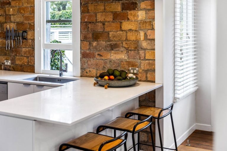 Photo of property in 16 Rossgrove Terrace, Mount Albert, Auckland, 1025