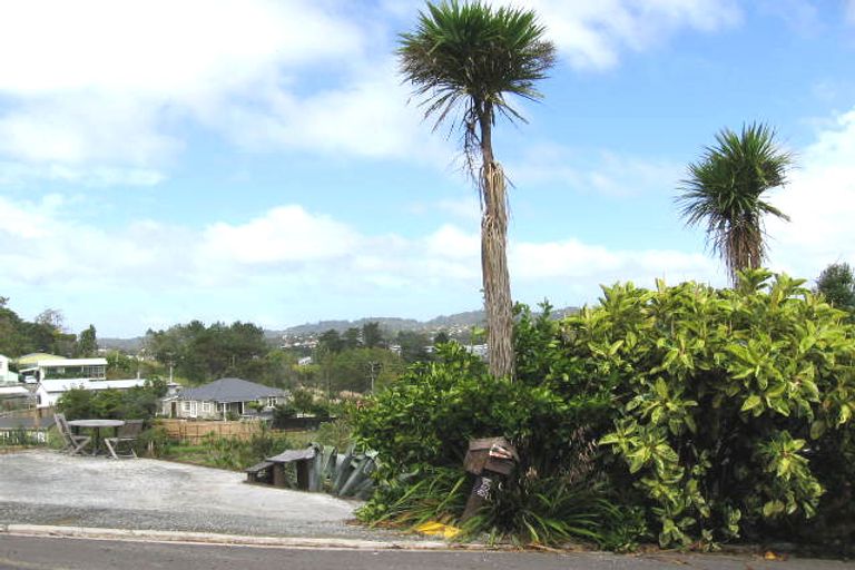 Photo of property in 3 Kukupa Road, Sunnyvale, Auckland, 0612