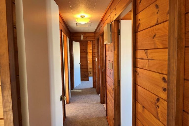 Photo of property in 2/226 Forrest Hill Road, Forrest Hill, Auckland, 0620