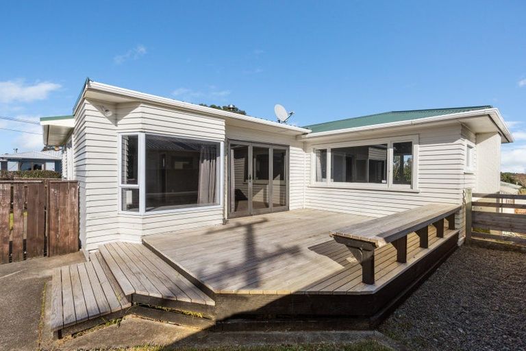 Photo of property in 15 York Crescent, Westown, New Plymouth, 4310