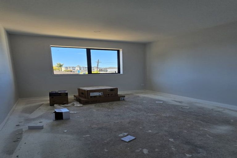 Photo of property in 52c Hutchinsons Road, Bucklands Beach, Auckland, 2014
