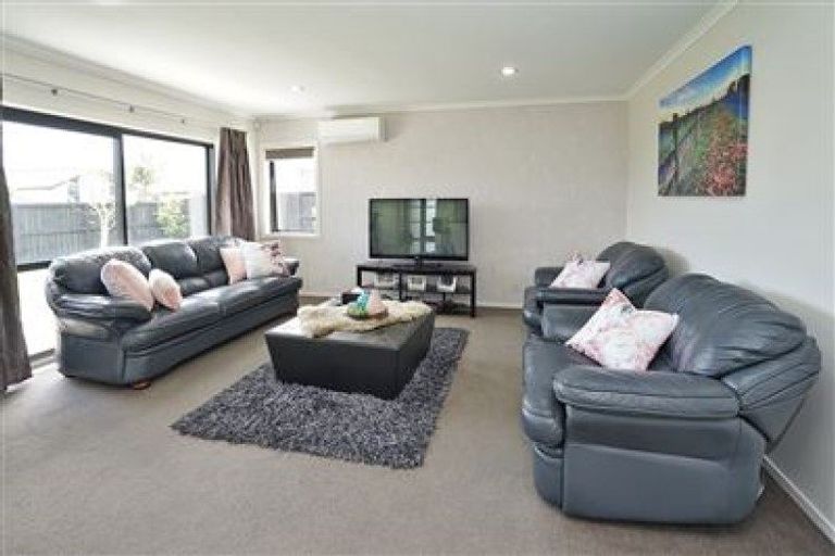 Photo of property in 14 Piwakawaka Court, Rototuna North, Hamilton, 3210