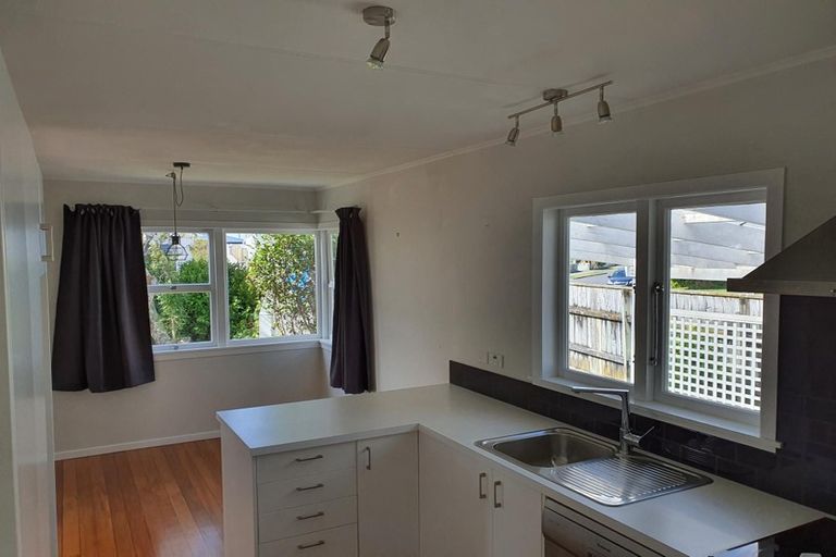 Photo of property in 11 Blenheim Place, Vogeltown, New Plymouth, 4310
