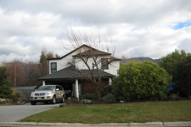 Photo of property in 3 Rimu Lane, Wanaka, 9305