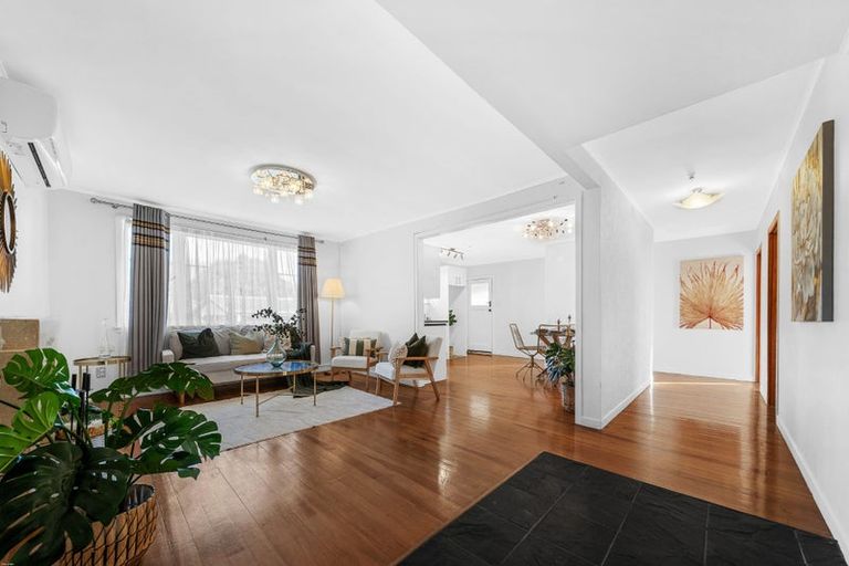 Photo of property in 71 Larnoch Road, Henderson, Auckland, 0610