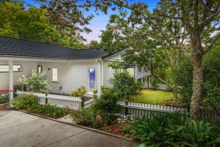 Photo of property in 1a Cochran Road, Oratia, Auckland, 0604