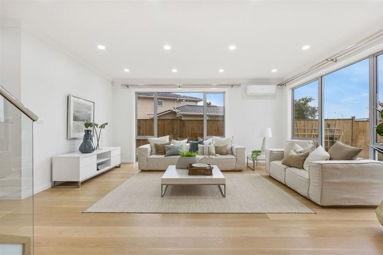 Photo of property in 11 Gulf Crest, Bucklands Beach, Auckland, 2012