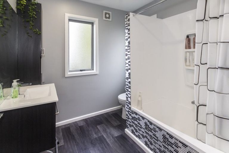 Photo of property in 16 Round Hill Road, Reidston, Oamaru, 9492