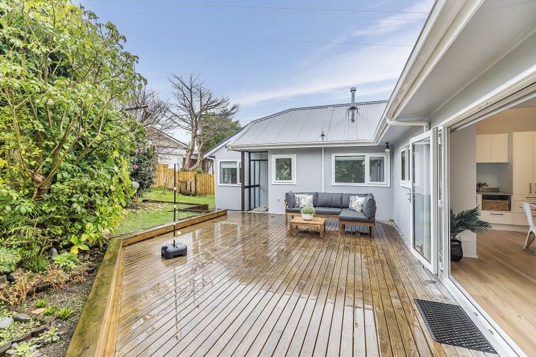 Photo of property in 17 John Witton Drive, Crofton Downs, Wellington, 6035