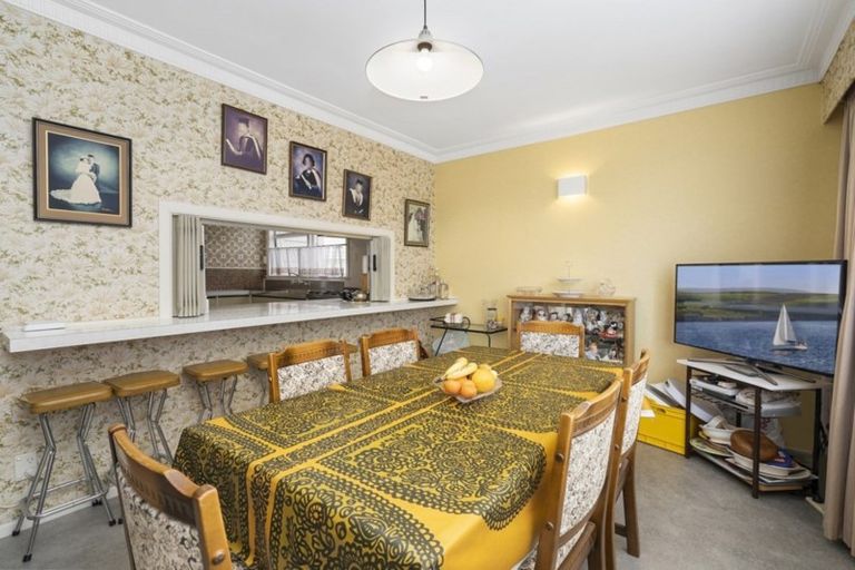 Photo of property in 24 Westview Grove, Miramar, Wellington, 6022