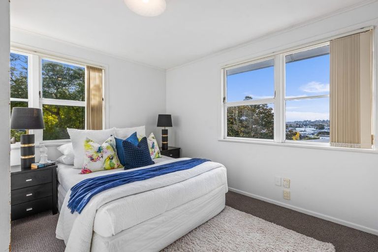 Photo of property in 1/8 Ludlow Terrace, Totara Vale, Auckland, 0627