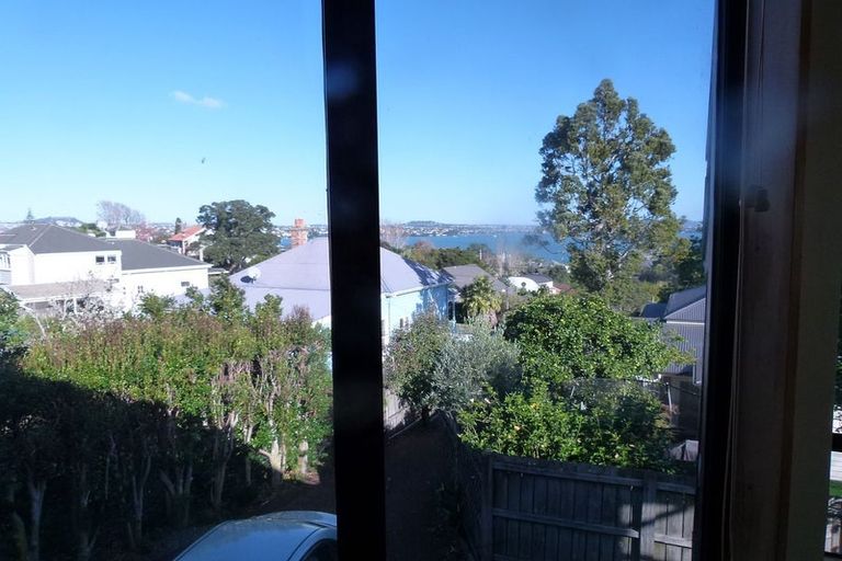 Photo of property in 1/69 Palmerston Road, Birkenhead, Auckland, 0626