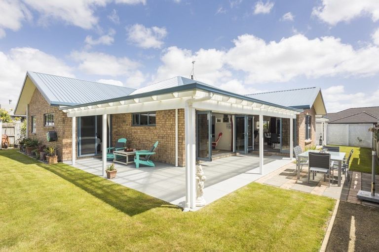 Photo of property in 29 Chestnut Close, Kelvin Grove, Palmerston North, 4414