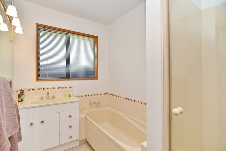 Photo of property in 11 Amdale Avenue, Broomfield, Christchurch, 8042