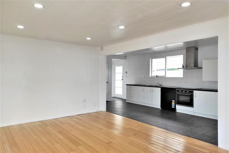 Photo of property in 19 Swallow Drive, Manurewa, Auckland, 2102