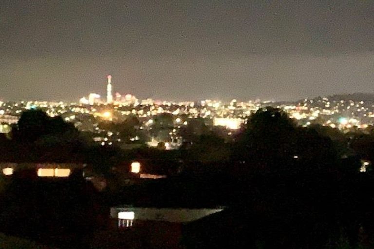 Photo of property in 31 Eastglen Road, Glen Eden, Auckland, 0602