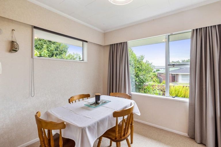 Photo of property in 5 Wakefield Grove, Waikanae, 5036