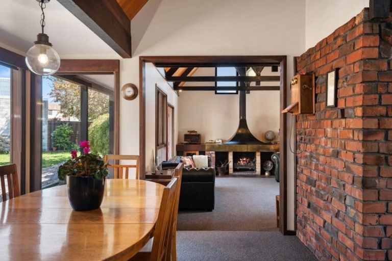 Photo of property in 16 Woodstock Place, Russley, Christchurch, 8042