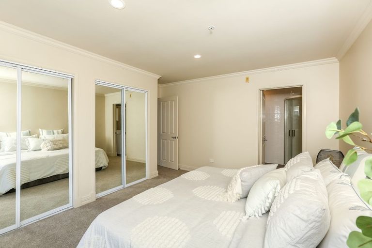 Photo of property in 1f Queen Street, New Plymouth, 4310