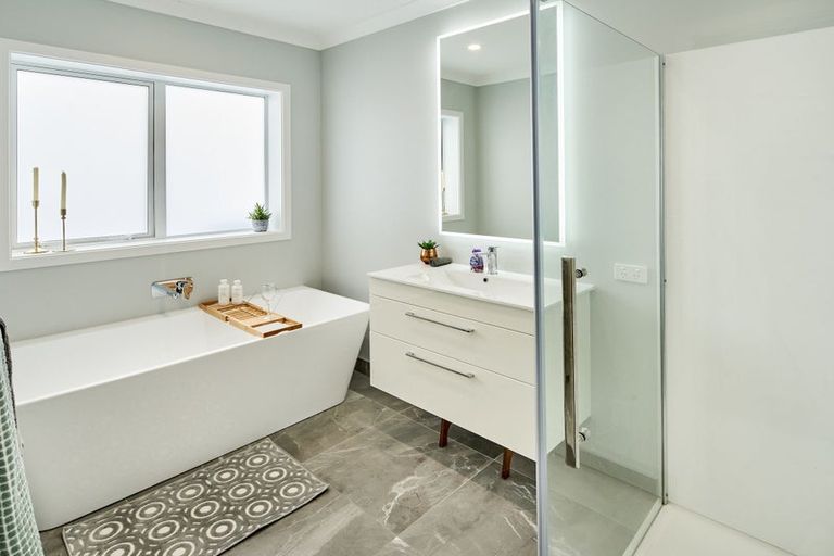 Photo of property in 107 Queen Charlotte Drive, Aotea, Porirua, 5024