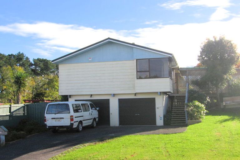 Photo of property in 9 Moxham Grove, Massey, Auckland, 0614