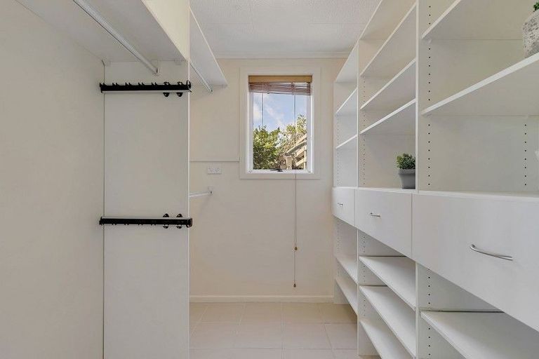 Photo of property in 2 Karoro Place, Paremata, Porirua, 5024