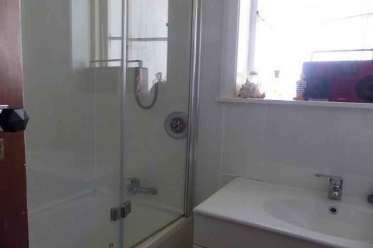 Photo of property in 1 Edinburgh Street, Waimate, 7924