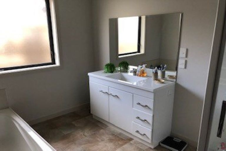 Photo of property in 100 Rosalie Terrace, Kelvin Grove, Palmerston North, 4414