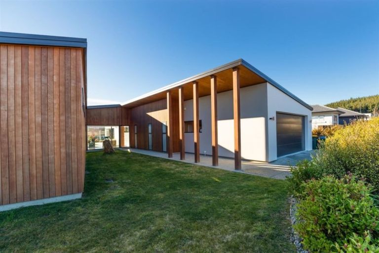 Photo of property in 18 Centre Crescent, Wanaka, 9305