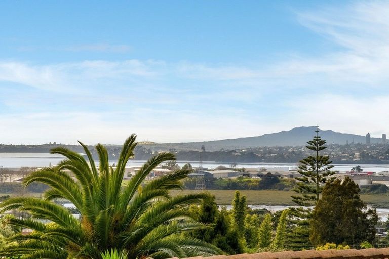 Photo of property in 15 Te Atatu Road, Te Atatu South, Auckland, 0610