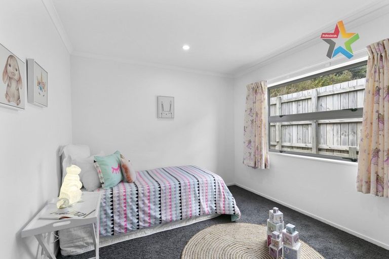 Photo of property in 17 Cresswell Place, Johnsonville, Wellington, 6037